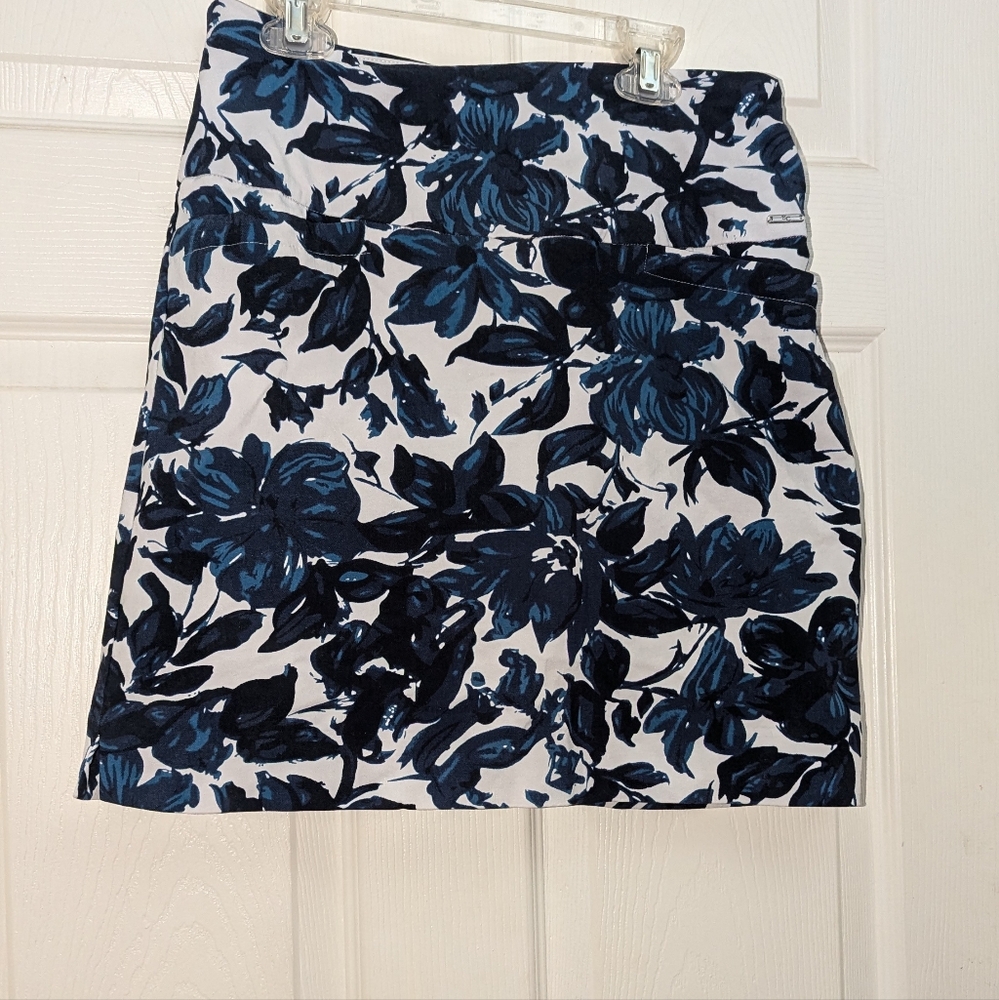 S.C. & Co Floral Print Skort with Pockets Size S - Picture 2 of 6